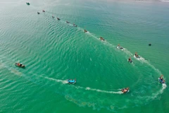 Ngư dân ra khơi sau lễ hội cầu ngư truyền thống. 