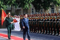 Chủ tịch nước Võ Văn Thưởng duyệt đội danh dự. (Ảnh: Thống Nhất/TTXVN) 