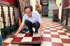 Lối vào căn hầm số nhà 287/70 Nguyễn Đình Chiểu, Quận 3, Thành phố Hồ Chí Minh. (Ảnh: Hứa Chung/TTXVN) 