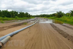 Một đoạn cao tốc Cần Thơ-Cà Mau đoạn qua địa bàn Cần Thơ đang được thi công. (Ảnh: Thanh Liêm/TTXVN) 