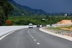 Tuyến đường bộ cao tốc Nha Trang-Cam Lâm dài 49,11km chính thức khánh thành. (Ảnh: Dương Giang/TTXVN)