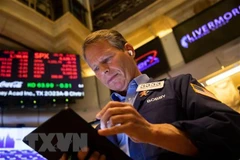 Giao dịch viên trên thị trường chứng khoán New York, Mỹ. (Ảnh: THX/TTXVN) 