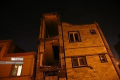Một tòa nhà bị hư hại sau trận động đất ở tỉnh Tây Azarbaijan, Iran ngày 29/1. (Nguồn: IRNA/TTXVN)