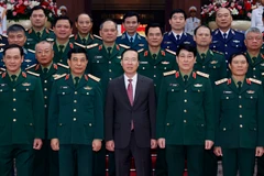 Chủ tịch nước Võ Văn Thưởng với lãnh đạo Quân ủy Trung ương, Bộ Quốc phòng và các đại biểu. (Ảnh: Thống Nhất/TTXVN)