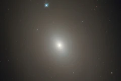 Thiên hà thấu kính Messier 85. (Nguồn: NASA)