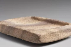 Chiếc cối bằng đá cẩm thạch là 1 trong 2 cổ vật được trao trả cho Yemen. (Nguồn: AFP) 