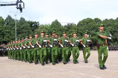 Biểu diễn điều lệnh của Công an Nhân dân. (Ảnh: Tuấn Anh/TTXVN) 