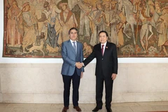 Phó Chủ tịch Thường trực Quốc hội Trần Thanh Mẫn và Quốc vụ khanh Bồ Đào Nha Francisco André. (Ảnh: Hương Giang/TTXVN)