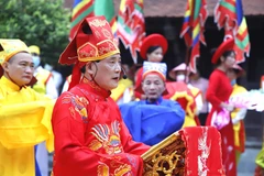 Cụ chủ tế đọc Chúc văn tại Lễ giỗ Đức Quốc Tổ Lạc Long Quân. (Ảnh: Trung Kiên/TTXVN) 