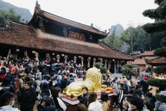 Đông đảo du khách thập phương tham dự lễ hội chùa Hương. (Ảnh: Trần Việt/TTXVN)