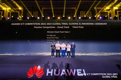 Đội Việt Nam xuất sắc giành giải Ba cuộc thi Huawei ICT Competition 2022-2023. (Nguồn: Huawei)