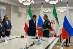 Bản ghi nhớ hợp tác an ninh được Cảnh sát trưởng Iran Ahmad Reza Radan và Chỉ huy Lực lượng Vệ binh quốc gia Nga Viktor Zolotov ký tại Moskva sau cuộc gặp và đàm phán giữa hai bên. (Nguồn: IRNA)