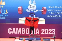 Vận động viên Nguyễn Quốc Toàn xuất sắc giành huy chương Vàng môn Cử tạ hạng 89kg nam, phá kỷ lục SEA Games. (Ảnh: Minh Quyết/TTXVN)