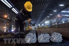 Sản xuất thép thanh tại một doanh nghiệp. (Ảnh: Tuấn Anh/TTXVN)