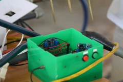 Chi tiết thiết bị của Hệ thống giám sát vị trí điểm rò rỉ trong hệ thống đường ống dẫn chất lỏng. (Ảnh: Văn Dũng/TTXVN)