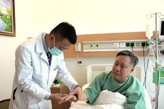 Nhờ quy trình điều trị, chăm sóc chuẩn Mỹ tại Vinmec, ông Thức được xuất viện chỉ sau 2 ngày, thay vì phải mất 4 ngày như thông thường. (Nguồn: Vietnam+)