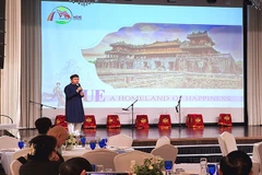 Ông Nguyễn Văn Phúc, Giám đốc Sở Du lịch tỉnh Thừa Thiên-Huế giới thiệu về các sản phẩm dịch vụ du lịch của tỉnh Thừa Thiên Huế tại Diễn đàn. (Nguồn: Cổng Thông tin Điện tử tỉnh Thừa Thiên-Huế)