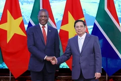 Thủ tướng Phạm Minh Chính tiếp Phó Tổng thống Cộng hòa Nam Phi Paul Mashatile. (Ảnh: Dương Giang/TTXVN)