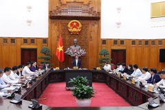 Thủ tướng Phạm Minh Chính chủ trì họp Thường trực Chính phủ về giải pháp giảm lãi suất và thúc đẩy thị trường bất động sản. (Ảnh: Dương Giang/TTXVN)