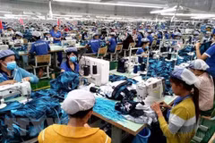 Sản xuất hàng may mặc xuất khẩu tại Công ty may mặc New Apparel, Khu công nghiệp Bắc Đồng Phú, tỉnh Bình Phước. (Ảnh: Dương Chí Tưởng/TTXVN) 