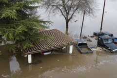 Cảnh ngập lụt sau những trận mưa lớn do ảnh hưởng của bão tại Gilroy, California, ngày 9/1/2023. (Nguồn: AFP/TTXVN) 