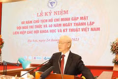 Tổng Bí thư Nguyễn Phú Trọng phát biểu tại buổi lễ kỷ niệm 60 năm Ngày Chủ tịch Hồ Chí Minh gặp mặt đội ngũ trí thức. (Ảnh: Trí Dũng/TTXVN)