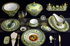 Bộ sản phẩm Hoàng Liên do Minh Long chế tác được chọn phục vụ tiệc chiêu đãi cấp nhà nước tại sự kiện APEC Việt Nam 2017. (Nguồn: TTXVN) 