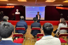 Ông Phạm Huy Hoàng, Chủ tịch VINEU phát biểu tại buổi lễ công bố triển khai hoạt động tại Pháp. (Ảnh: Thu Hà/TTXVN)