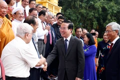 Chủ tịch nước Võ Văn Thưởng gặp mặt thân mật Đoàn đại biểu chức sắc, chức việc các tôn giáo, dân tộc thiểu số, nhân sỹ, trí thức, cá nhân tiêu biểu của Thành phố Hồ Chí Minh. (Ảnh: Thống Nhất/TTXVN)
