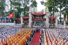 Đông đảo Phật tử dự Đại lễ Phật đản Phật lịch 2567 tại Việt Nam Quốc Tự, Thành phố Hồ Chí Minh. (Ảnh: Tiến Lực/TTXVN) 