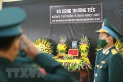 Lễ tang Thiếu tá phi công Trần Ngọc Duy. (Ảnh: Tuấn Anh/TTXVN)