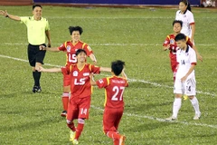 Nữ Thành phố Hồ Chí Minh (áo sậm) tỏ ra quá mạnh so với Hong Kong. (Nguồn: Thể thao văn hóa)