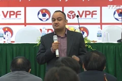 Ông Biplav Gautam, đại diện công ty Sportradar phát biểu trong buổi họp.