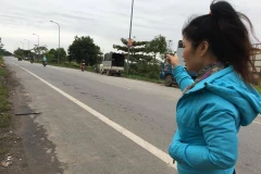 Chị Hồ Thị Thu Hằng, là chủ của chú chó bị bắt trộm bất thành kể lại sự việc. (Nguồn: PV/Vietnam+)