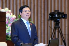 Bộ trưởng Bộ Công Thương Vũ Huy Hoàng trả lời chất vấn của đại biểu Quốc hội. (Ảnh: An Đăng/TTXVN)
