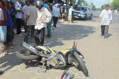 Bình Phước: Không làm chủ tốc độ, xe máy lấn đường đấu đầu xe tải