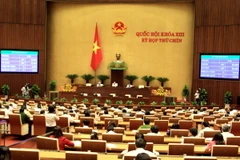 Đại biểu Quốc hội bấm nút biểu quyết thông qua Nghị quyết về Chương trình xây dựng luật, pháp lệnh năm 2016. (Ảnh: An Đăng/TTXVN)