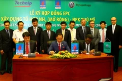 Ký hợp đồng xây dựng Tổ hợp NH3 Nhà máy NPK Phú Mỹ