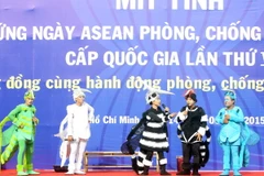 Một tiểu phẩm về phòng chống sốt xuất huyết tại buổi lễ. (Ảnh: Phương Vy/TTXVN)