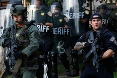Mỹ: Có thể 3 cảnh sát bị thiệt mạng, 1 kẻ tình nghi bị bắn hạ