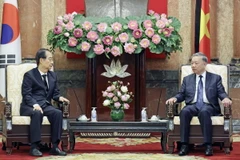 Chủ tịch nước Tô Lâm tiếp Thủ tướng Hàn Quốc Han Duck Soo. (Ảnh: Nhan Sáng/TTXVN)