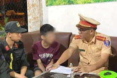 Tài xế Nguyễn Phước Trường làm việc với cơ quan chức năng. (Ảnh: Công an cung cấp)