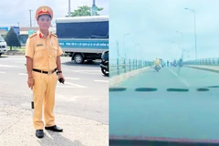 Thiếu tá Phạm Minh Hướng, cán bộ Phòng Cảnh sát Giao thông Công an thành phố Cần Thơ dùng xe môtô chuyên dùng dẫn đường cho xe ôtô chở sản phụ bị vỡ ối đến bệnh viện kịp thời. (Ảnh: Công an cung cấp)