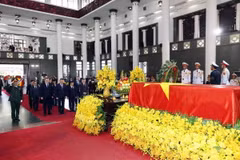 Đoàn Cộng hòa Belarus do ông Siarhei Khamenka, Phó Chủ tịch Thượng viện Cộng hòa Belarus, làm Trưởng đoàn, viếng Tổng Bí thư Nguyễn Phú Trọng. (Ảnh: TTXVN)