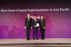 Ông Đinh Văn Chiến - Phó Tổng Giám đốc TPBank - nhận giải thưởng từ The Asian Banker. (Nguồn: TPBank)