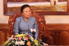 Trưởng Ban Đối ngoại Trung ương Đảng Nhân dân Cách mạng Lào Sounthone Sayachak trả lời phỏng vấn phóng viên TTXVN. (Ảnh: Phạm Kiên/TTXVN)