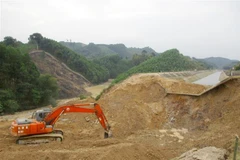 Vị trí xảy ra sự cố sói mòn, vỡ kênh. (Ảnh: Nguyễn Nam/TTXVN)