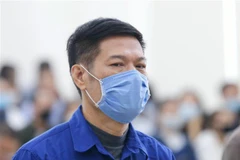 Bị cáo Nguyễn Nhật Cảm nghe Tòa tuyên án. (Ảnh: Doãn Tấn/TTXVN)