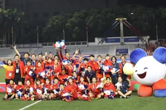 Đội tuyển bóng đá nữ Việt Nam đã vượt qua đội tuyển Thái Lan với tỉ số 1-0 trong trận chung kết, qua đó giành huy chương Vàng môn bóng đá nữ tại SEA Games 30. (Ảnh: TTXVN)