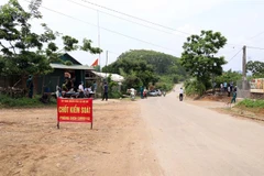 Khu vực đặt chốt kiểm soát, phòng chống dịch COVID-19 tại bản Nà Bó, xã Nà Bó, huyện Mai Sơn. (Ảnh: Hữu Quyết/TTXVN)